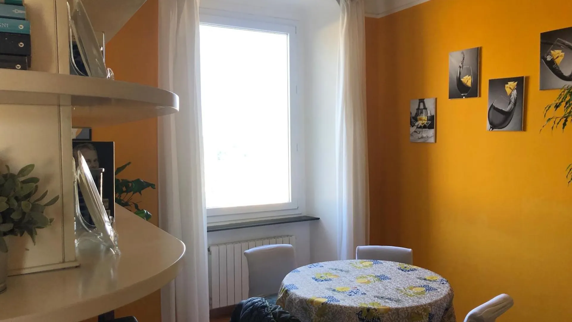 Finestra Su Genova Apartment 0*, Genoa