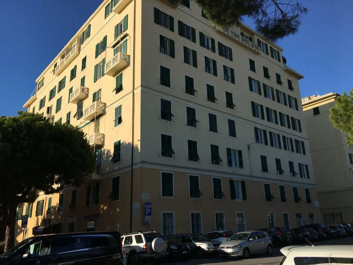 Appartamento Finestra su Genova - free parking 0*,  Italia